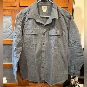 L.L. Bean Men's XL Chamois Cloth flannel shirt in charcoal gray. Slightly fitted